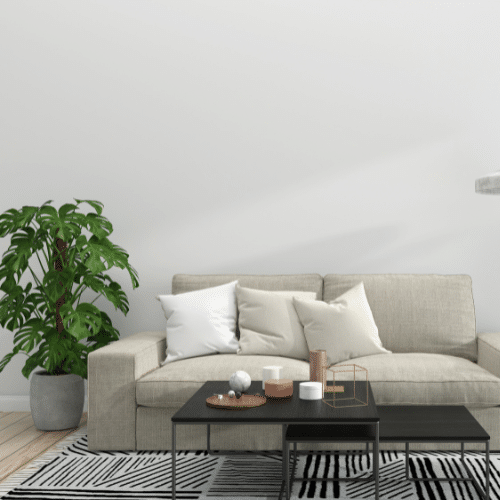 Canapé beige en tissu dans un salon